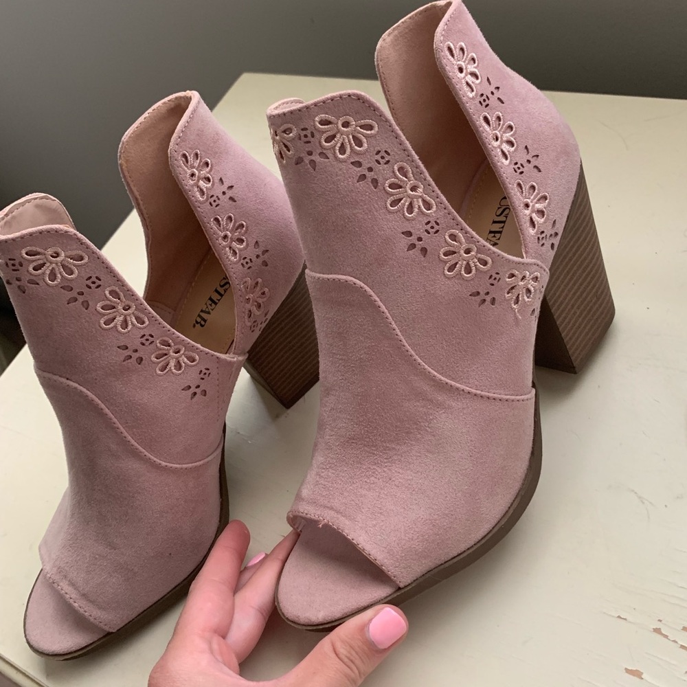 NWOT Just Fab Pink Open Toed Booties!
